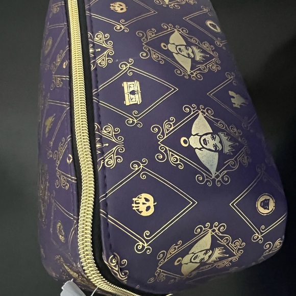 DISNEY VILLAINS NWT PURPLE & GOLD LARGE STUNNING MAKEUP CASE - Picture 3 of 14